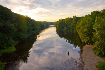 aglorious-view-of-the-farmington-river-around-dusk-a-patient-fly-fisherman-is-seen-en-SBI-301044926